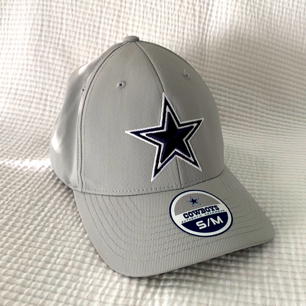 NWT Fitted Dallas Cowboys cap, comfy Flexfit band